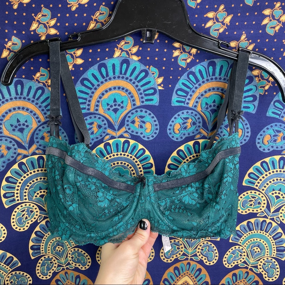 Victoria's Secret Green and Black Bra with Underwire Support